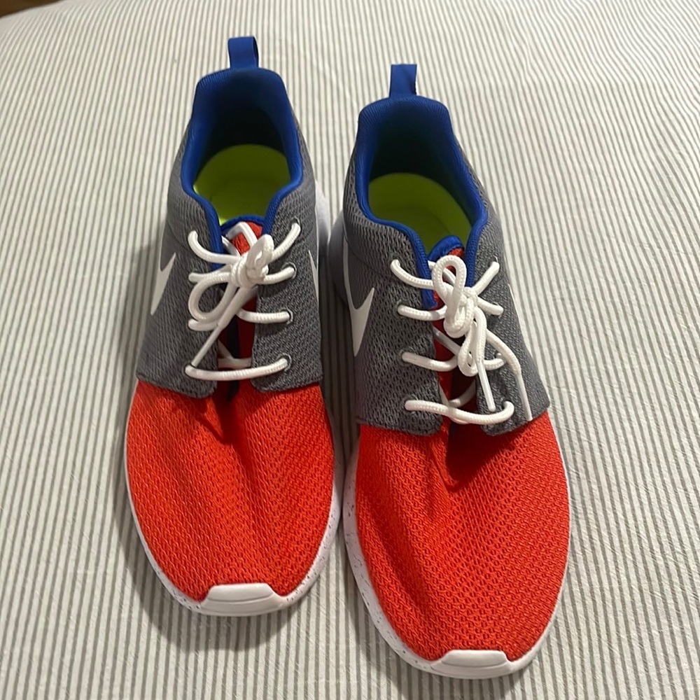 Nike tennis shoes
